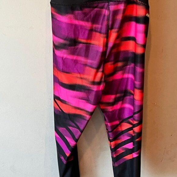 DANSKIN Now Capri‎ Cropped Fitted Dri-More Leggings Yoga Workout Pants Size Med - Picture 4 of 4